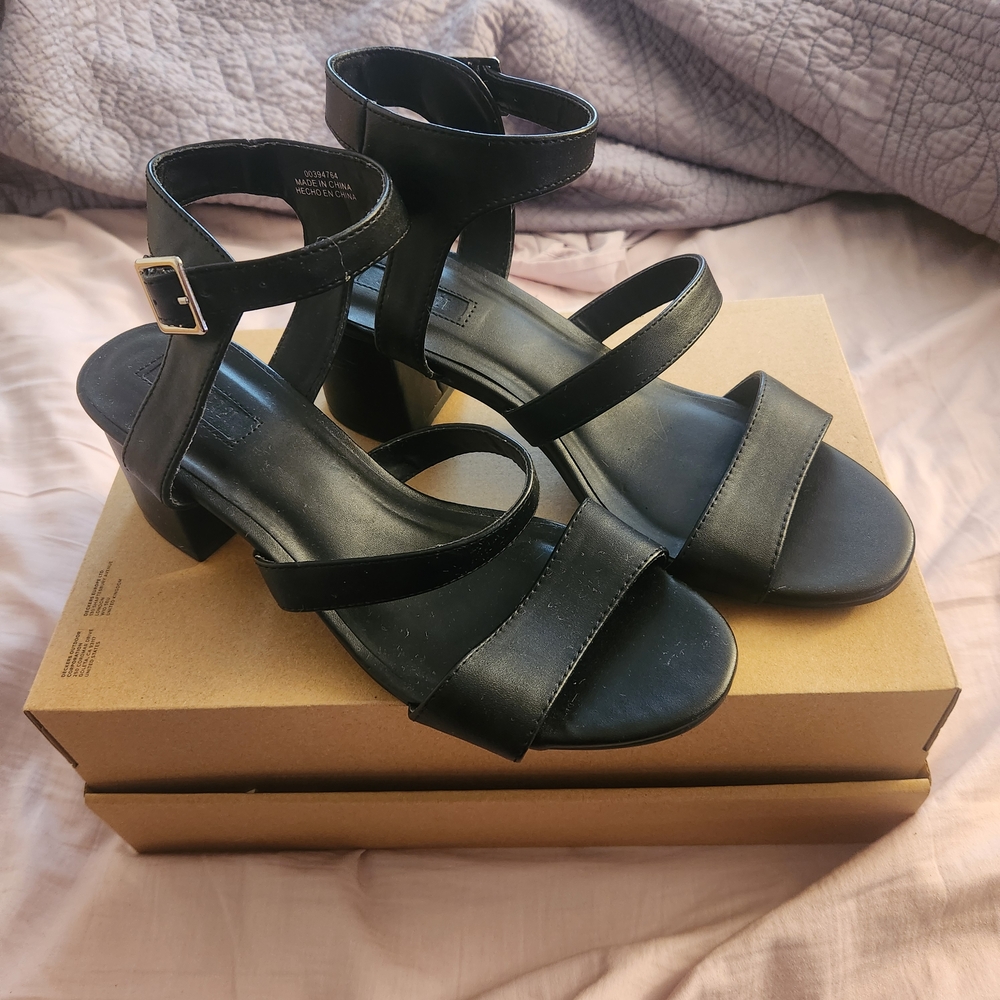 ✨️ Forever 21 Block Black Women's Sandals